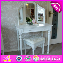 Classic Furniture Style Modern Wooden Dressing Table with 3 Mirror Around W08h020